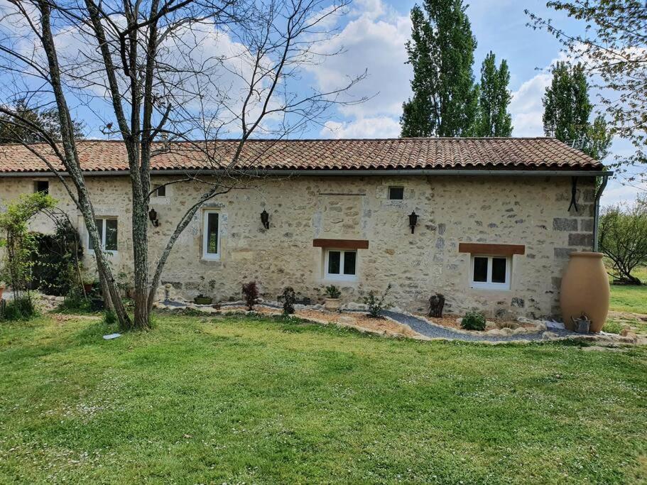 Gite Spacieux - 3 Chambres - Calme Et Charmant Cubnezais Zewnętrze zdjęcie